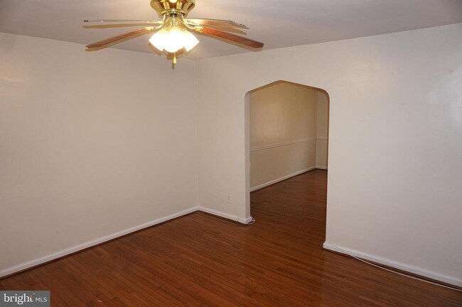 Building Photo - 4926 Edgemere Ave