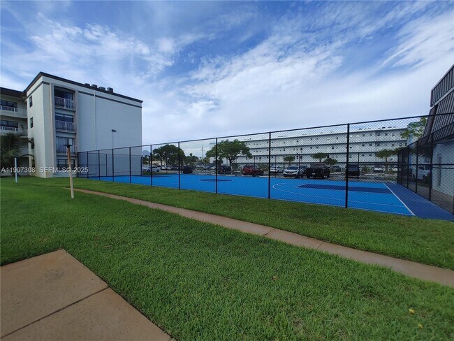 Building Photo - 500 NE 2nd St