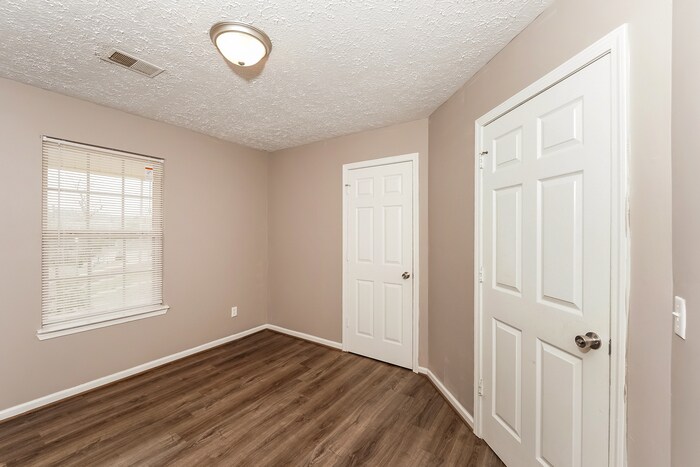 Building Photo - 123 Dogwood Cir