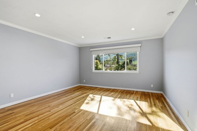 Building Photo - 6137 Banner Dr