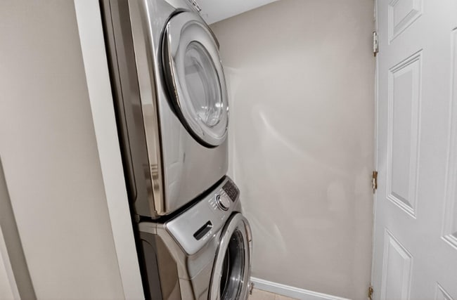 Building Photo - 5211 Jay St NE