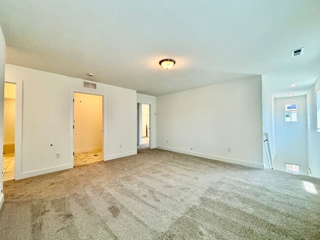 Building Photo - Beautiful 2025-Built Home in North Fort Collins!