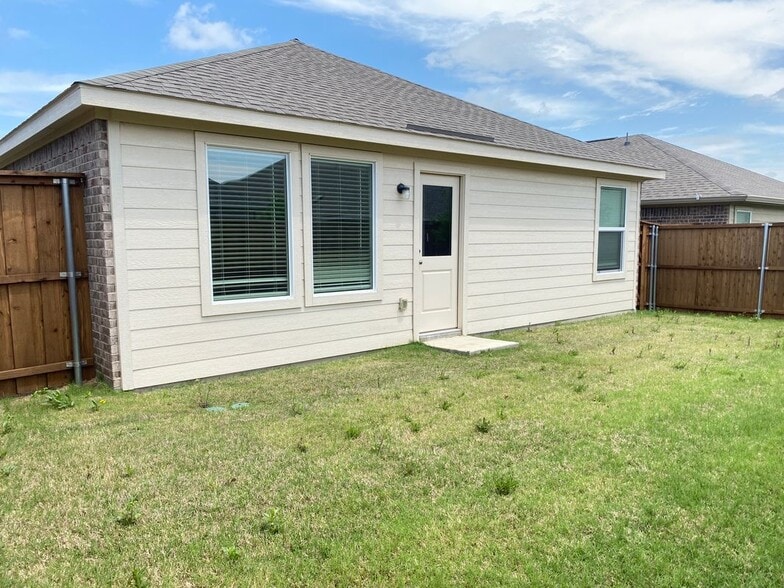 Building Photo - 14174 Inglebert St