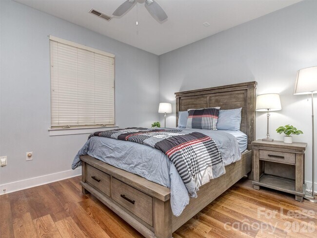 Building Photo - 1101 W 1st St