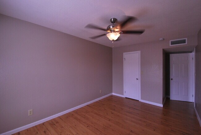 Building Photo - Single Family Home