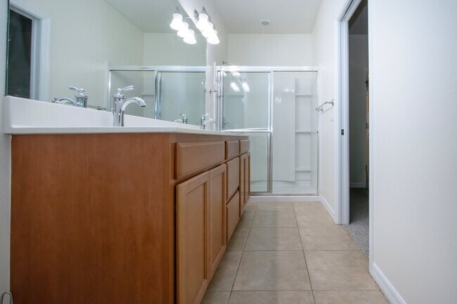 Building Photo - 3 Bedroom 2.5 Bath Townhome San Michele