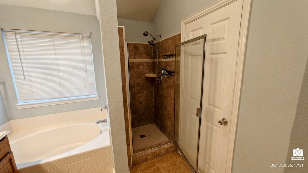 Building Photo - 304 Hummingbird Dr