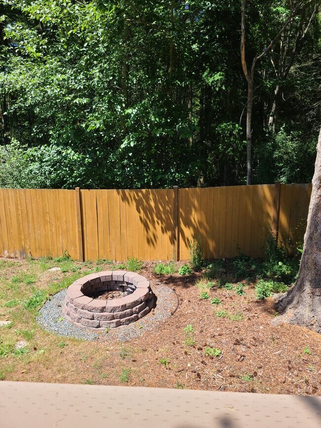 Building Photo - 2056 Doe Dr