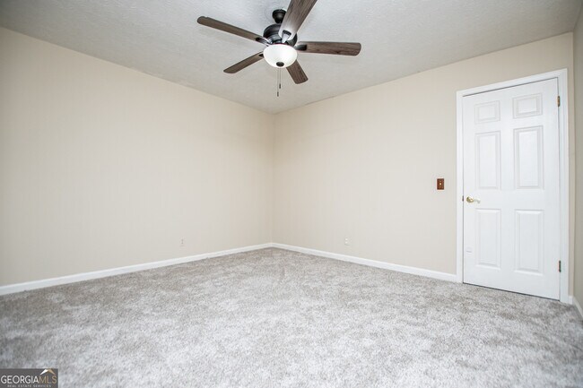 Building Photo - 1499 Stonington Ct