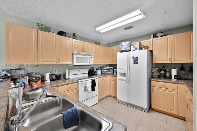 Building Photo - 6767 Duval Ave