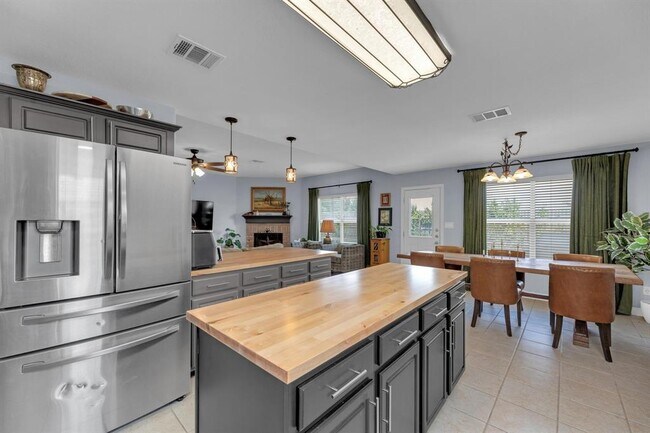 Building Photo - 1410 Sherry Dr