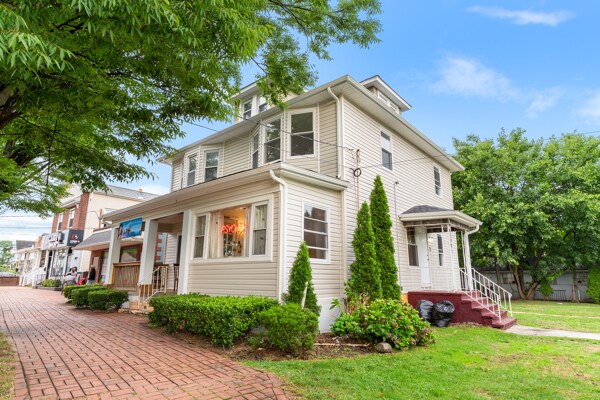 Building Photo - 1918 Greenwood Ave