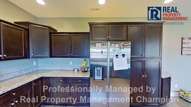 Building Photo - Gorgeous 4 BD/3.5 BA Executive Home w/Spacious Fenced Yard