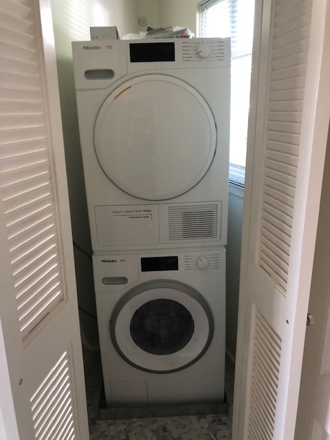in-unit stacked washer/dryer - 18 Panoramic Way