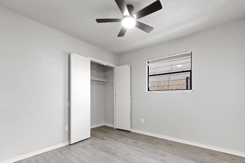 Building Photo - 1304 Pinewood Ct