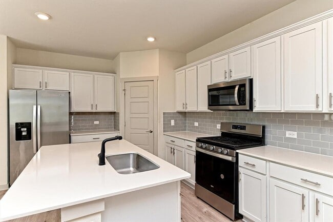 Building Photo - 13700 Lubeck Dr