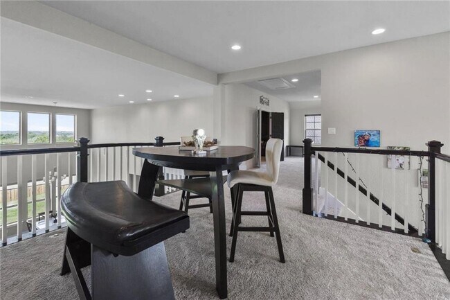 Building Photo - 820 Palamos Dr