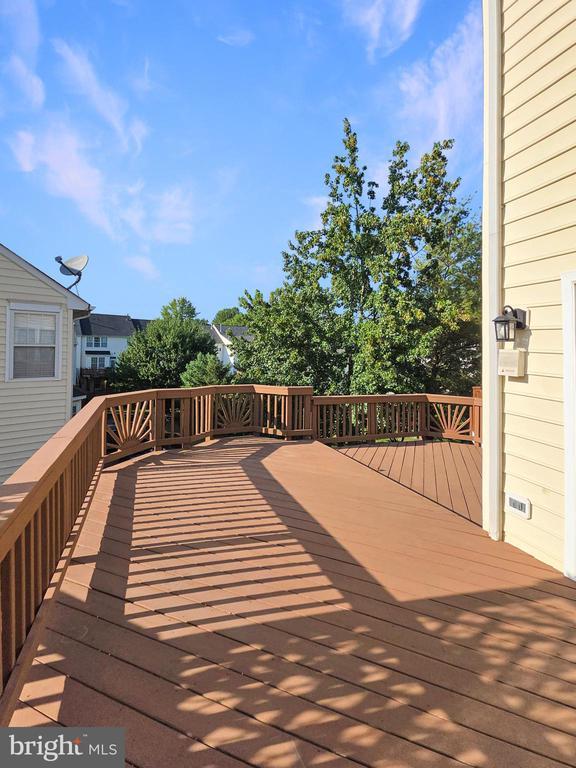 Building Photo - 9902 Woodview Dr