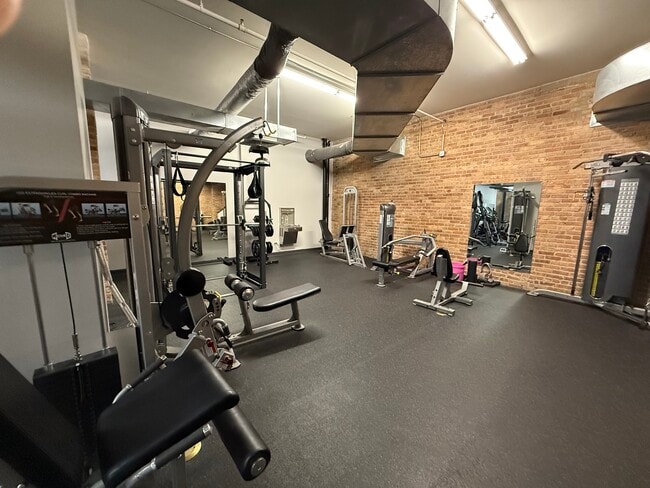 Building Photo - 525 W Superior St