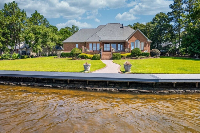 Building Photo - 488 Lakeside Ln