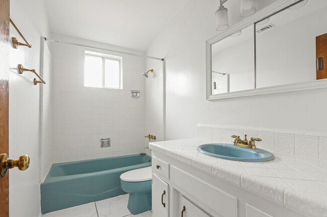 Building Photo - 122-64TH