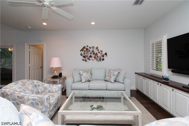 Building Photo - 2150 Marina Dr