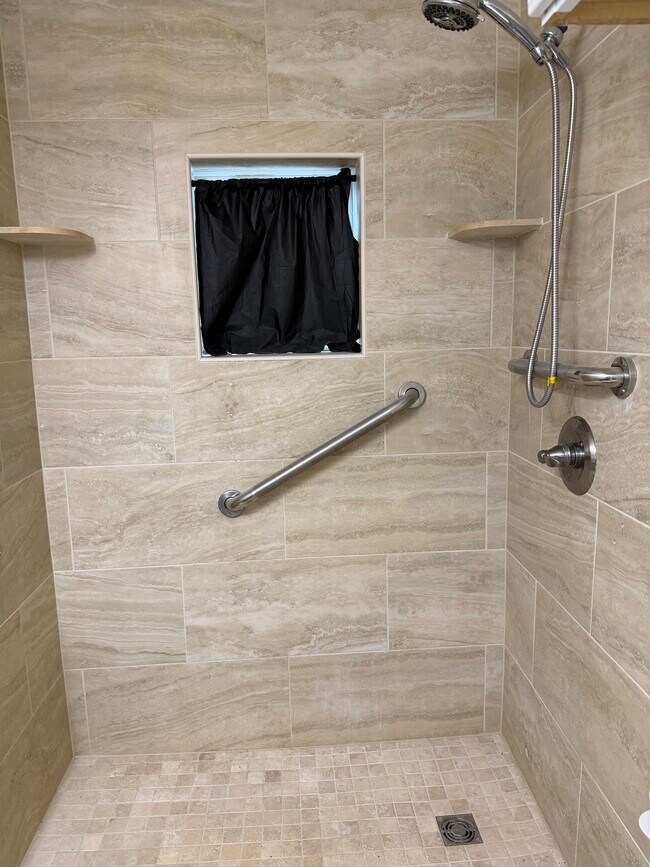 Building Photo - 2900 Dawson Ave SW