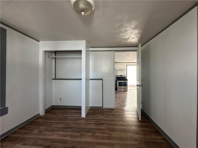 Building Photo - 24 Vale St