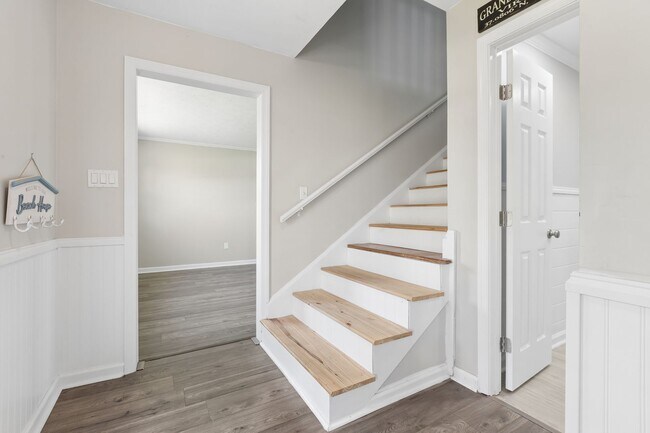 Building Photo - 29 Adriatic Ave