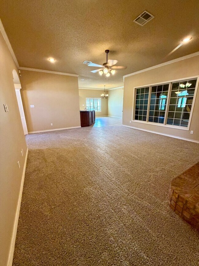 Building Photo - Beautiful home in Day Estates