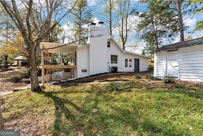 Building Photo - 75 Lake Dr
