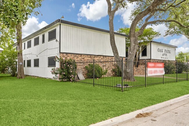 Building Photo - 910 7th Ave N