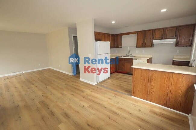 Building Photo - 2122 Ravenswood Dr