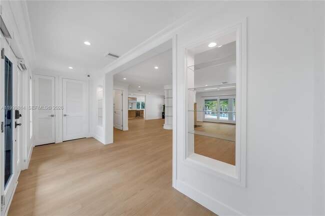 Building Photo - 5120 Carillo St