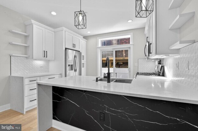 Building Photo - 2138 E Albert St