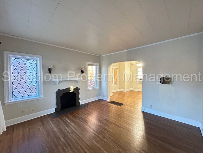 Building Photo - FOR LEASE | Historic District | 2 Bed, 1 B...