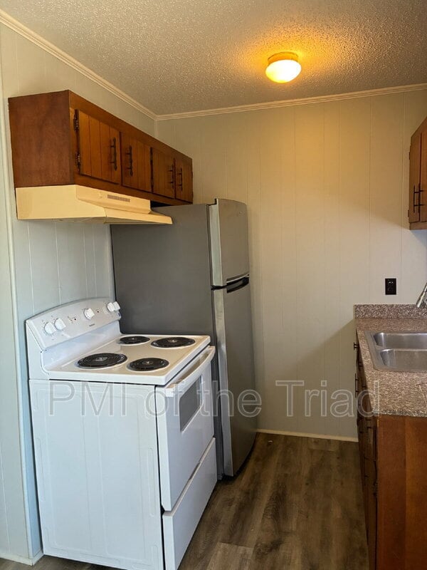 Building Photo - 4070 Bonne Venture Rd