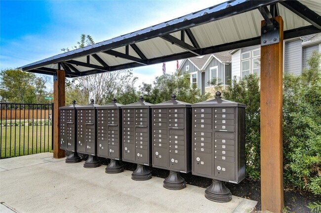 Building Photo - 16032 Mason Run Dr