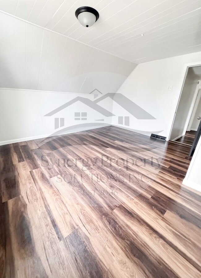 Building Photo - Madison Home