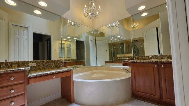 Building Photo - 3 bedroom 3 bathroom 2 car garage townhome in Mission Inn.