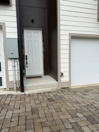 Building Photo - 105 Hart Ln