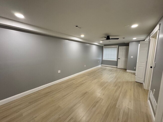 Building Photo - 1631 Jenna Dr