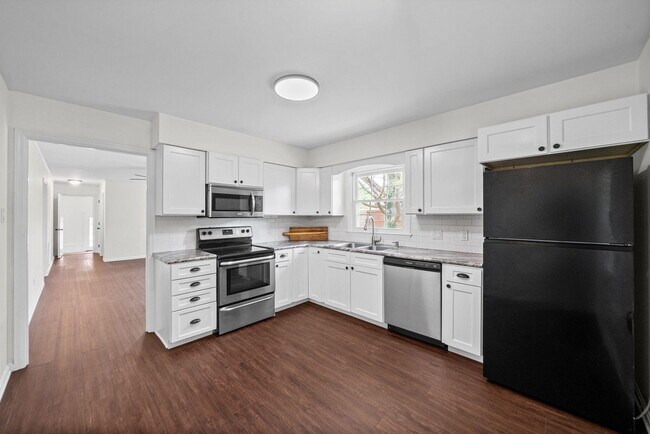 Building Photo - 132 Windsor Dr