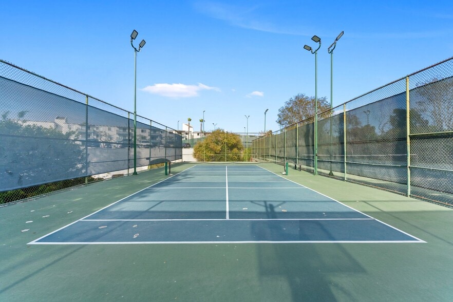 Building Photo - 8650 Gulana Ave