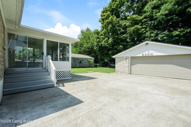 Building Photo - 8300 Pandorea Dr