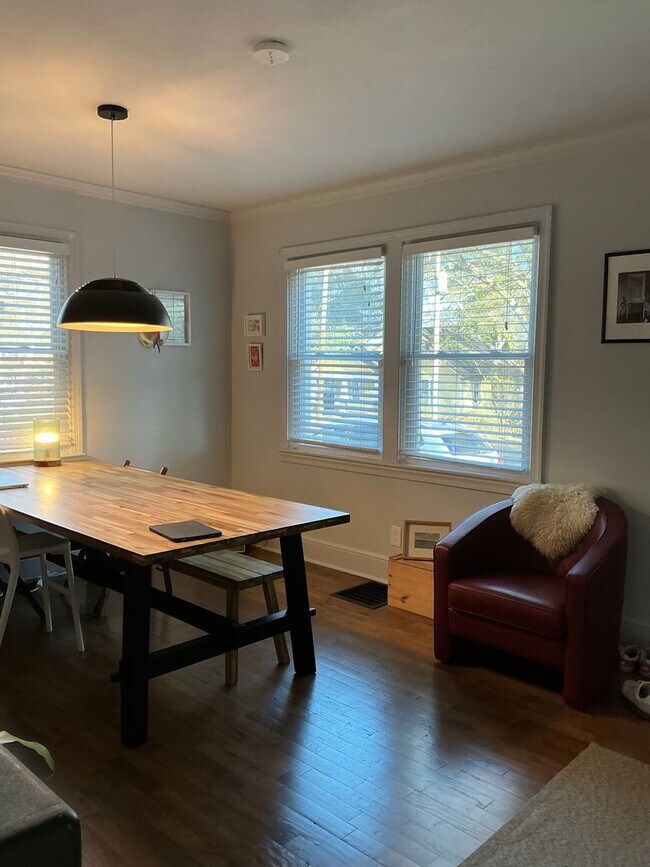 Building Photo - Charming 3 bedroom/ 2 bathroom in Normaltown, Home Close to UGA and Hospitals!