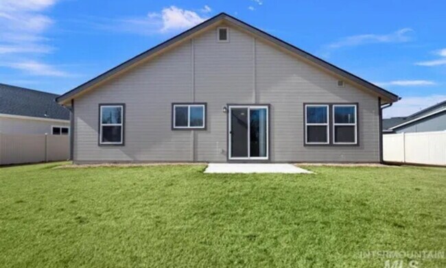 Building Photo - "Charming 3-Bed, 2-Bath Home with Spacious...