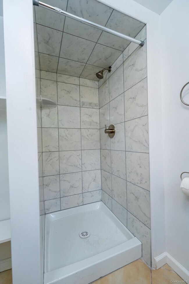 Building Photo - 5 Idlewild Dr