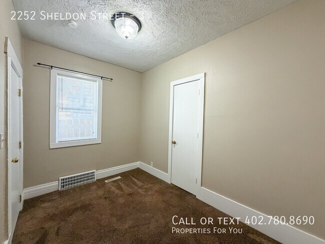 Building Photo - 2252 Sheldon St