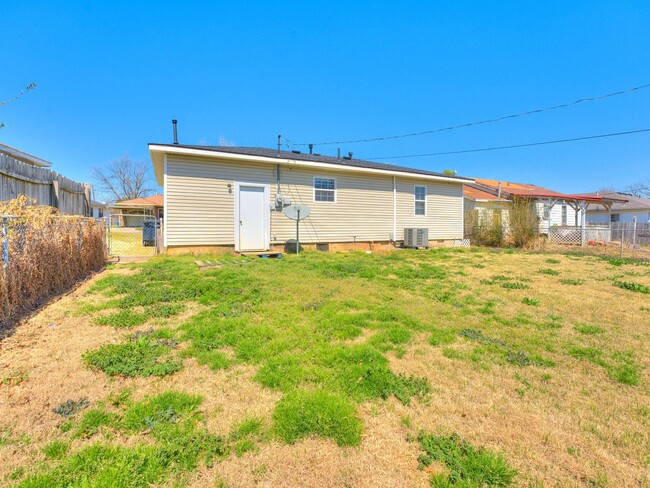 Building Photo - 2 bed, 1 bath in Shawnee OK